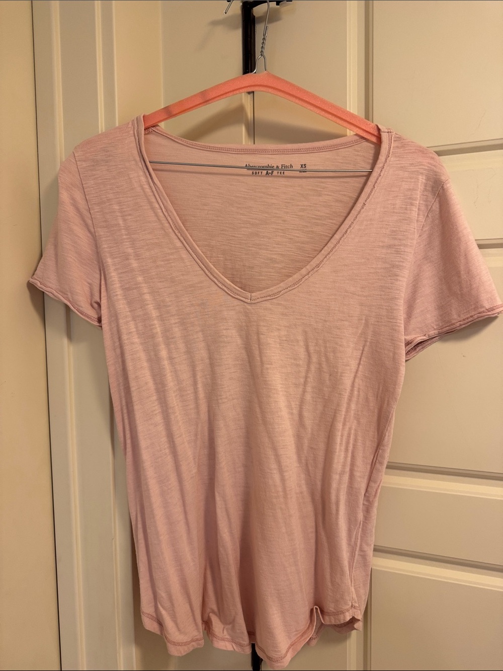 Abercrombie & Fitch Light Pink V-Neck Short Sleeve Tee